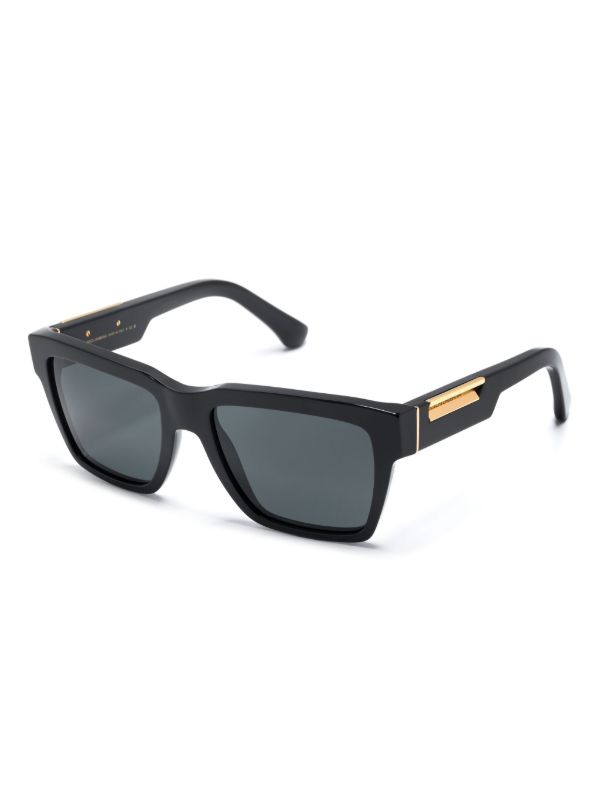 Dolce & Gabbana Eyewear
square-frame sunglasses.